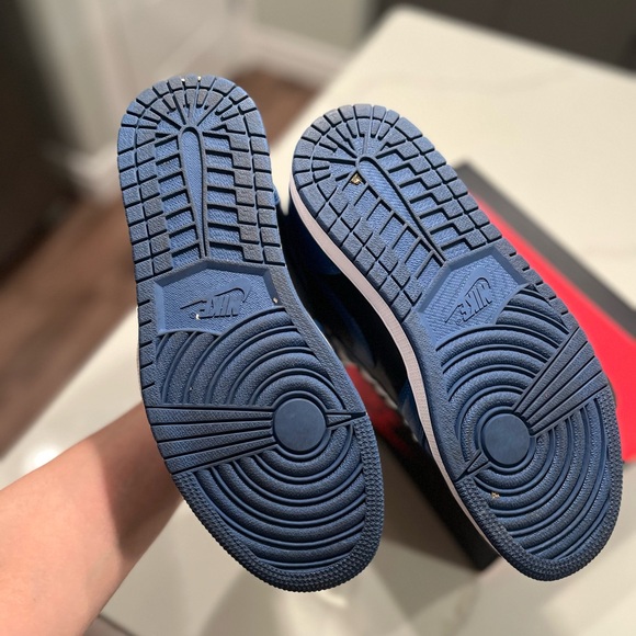 NIKE JORDAN 1 RETRO HIGH - Picture 7 of 8